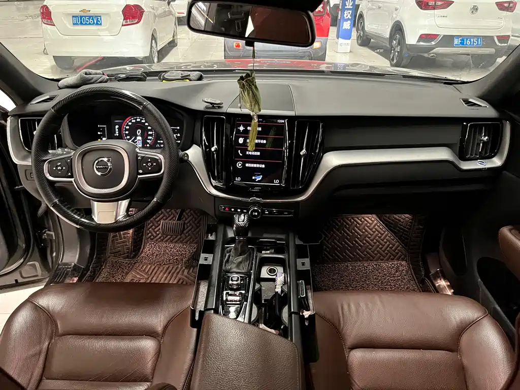 Volvo XC60 2020 — фото 10
