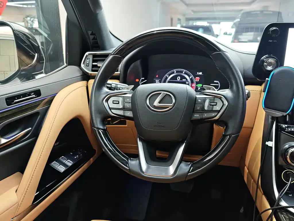 Lexus LX 2022 — фото 14