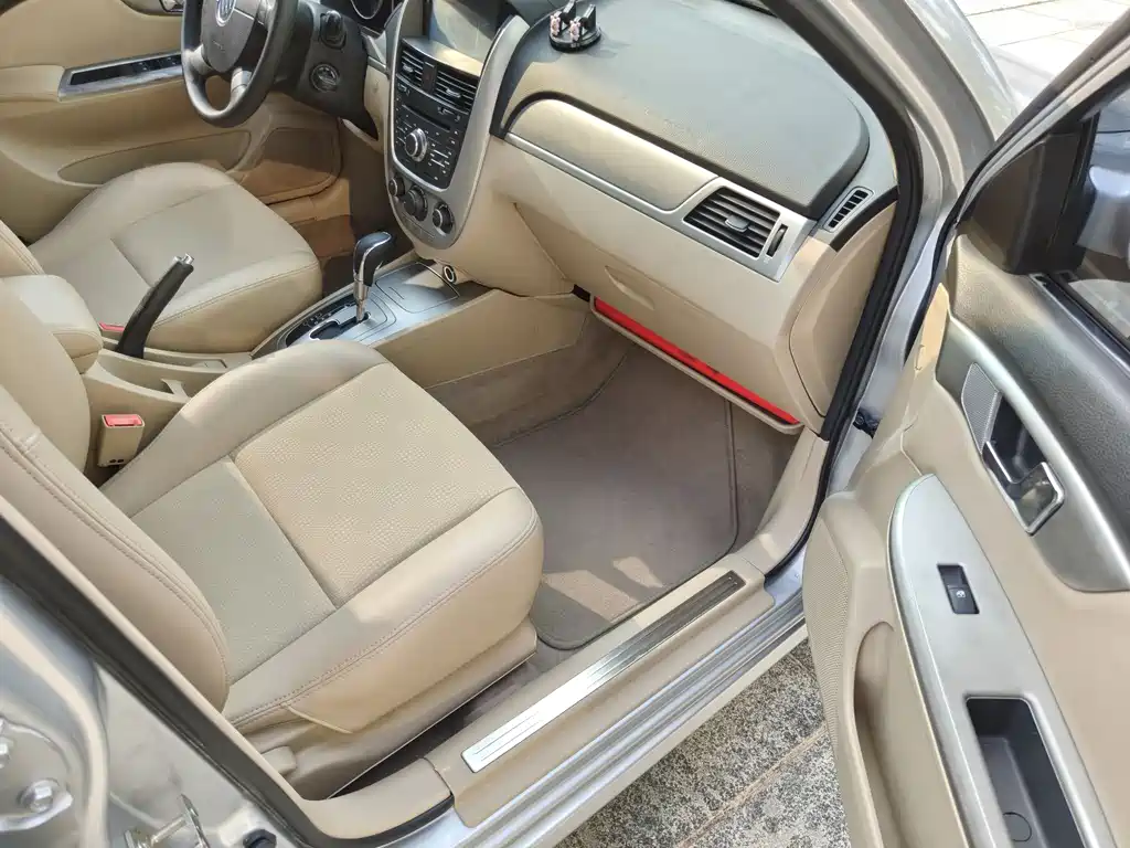 Buick Excelle 2013 — фото 15