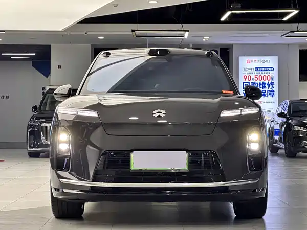 NIO ES8 2025