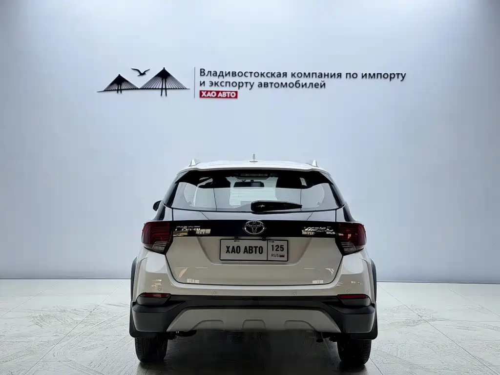 Toyota Yaris L 2022