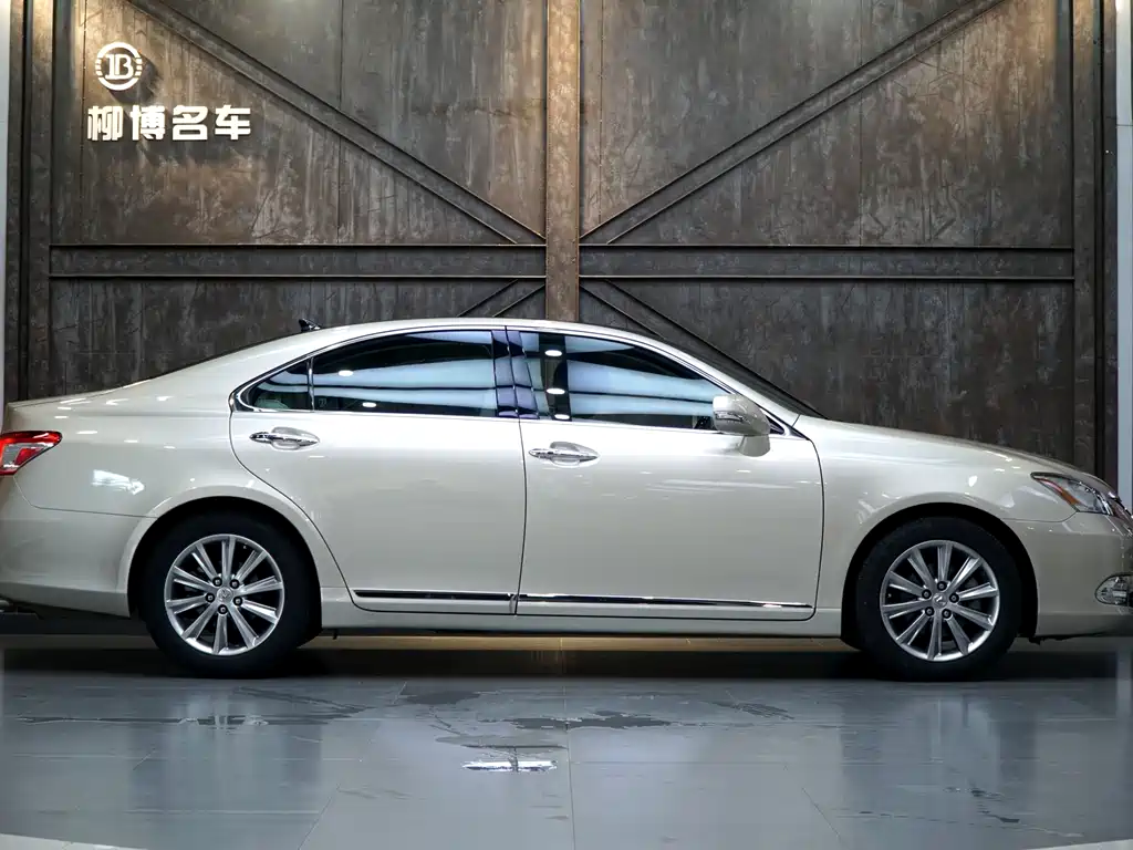 Lexus ES 2012 — фото 15