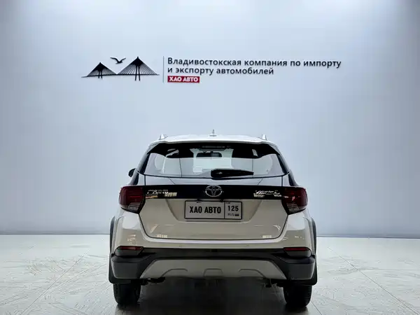 Toyota Yaris L 2022