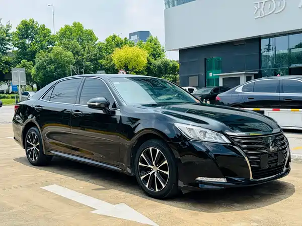 Toyota Crown 2018