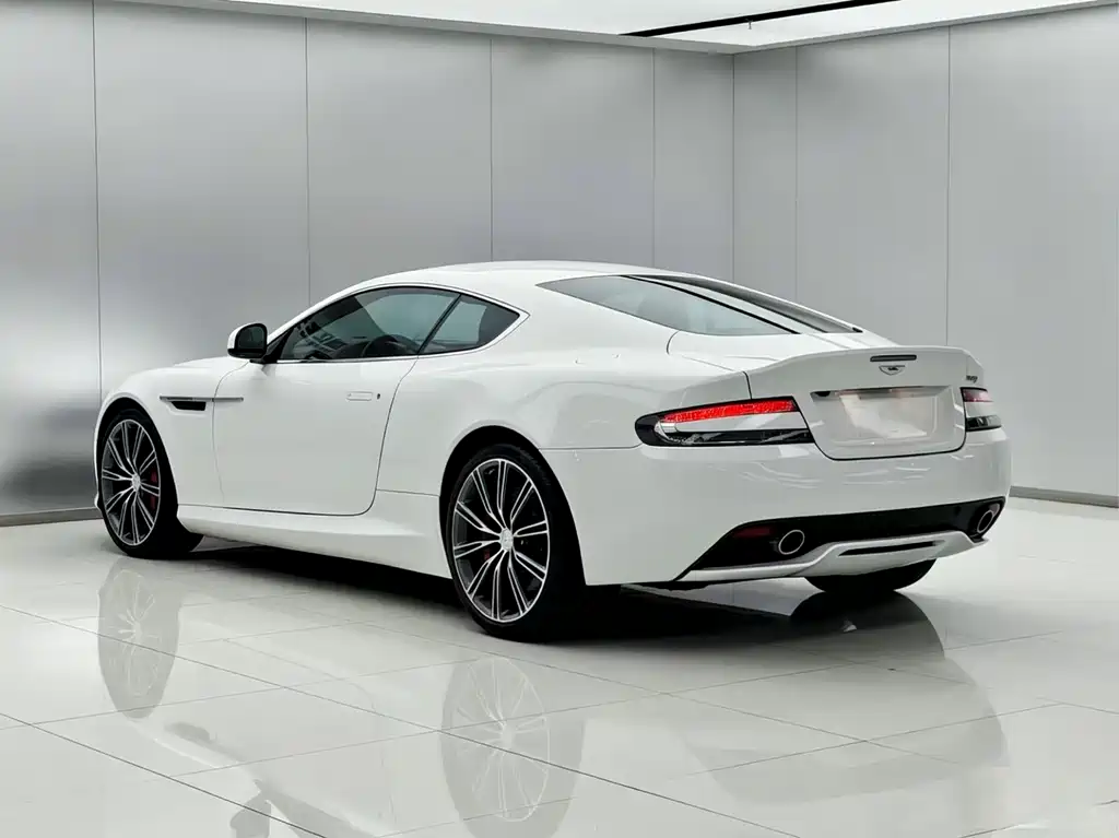 Aston Martin DB9 2013 — фото 5