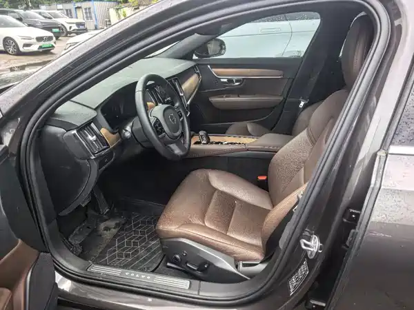 Volvo S90 2024