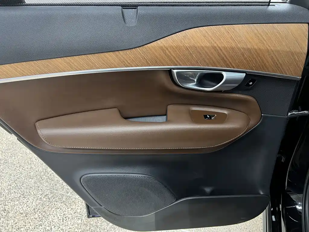 Volvo XC90 2023 — фото 30