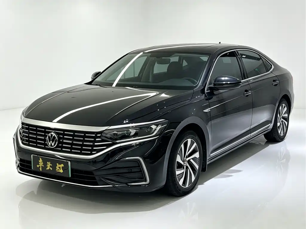 Volkswagen Passat PHEV 2023