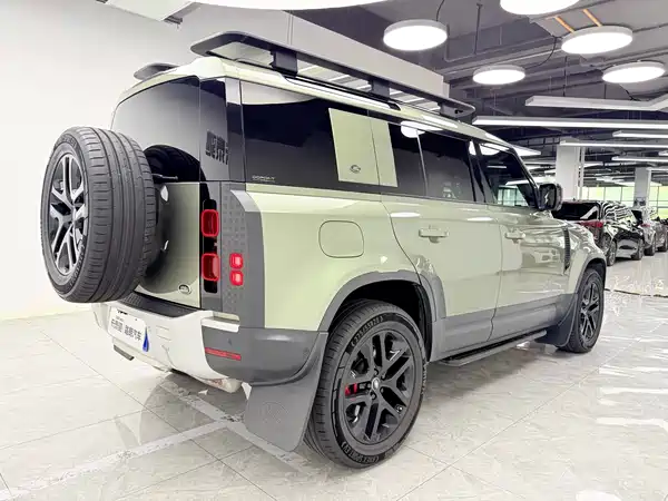 Land Rover Defender 2020