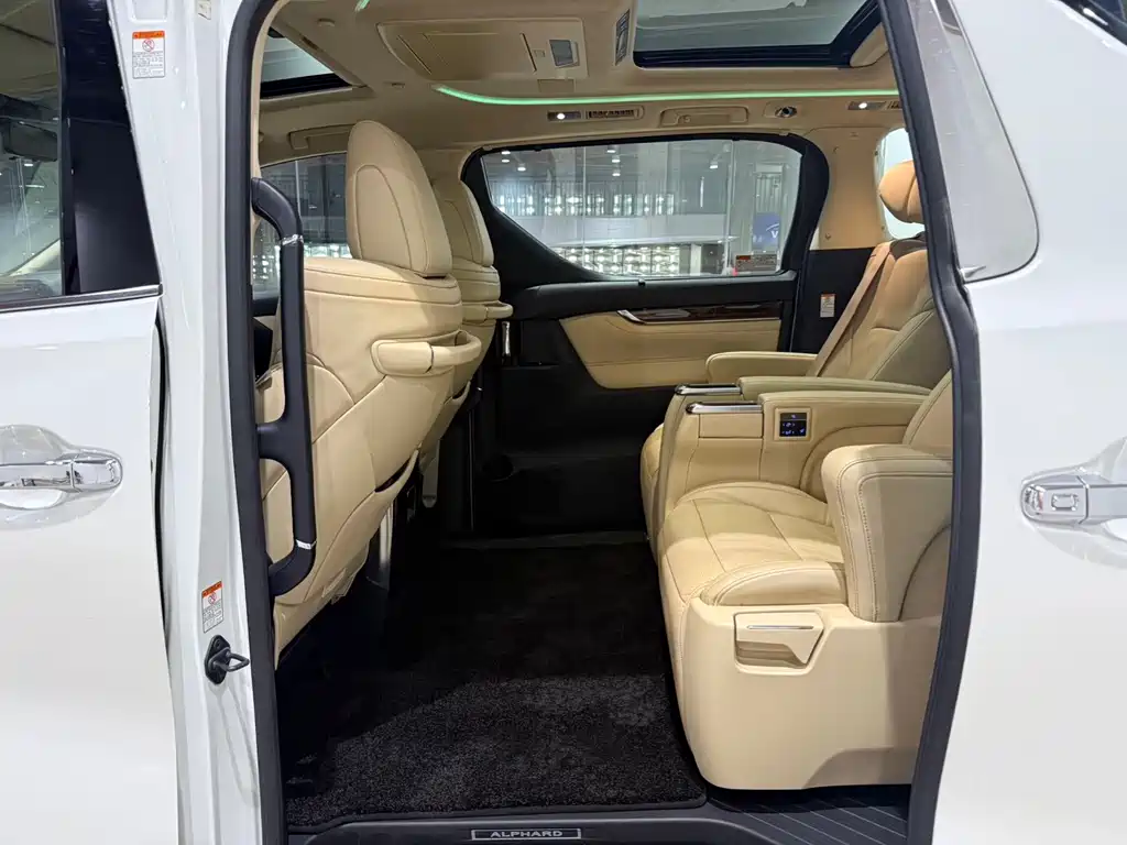 Toyota Alphard 2019 — фото 8