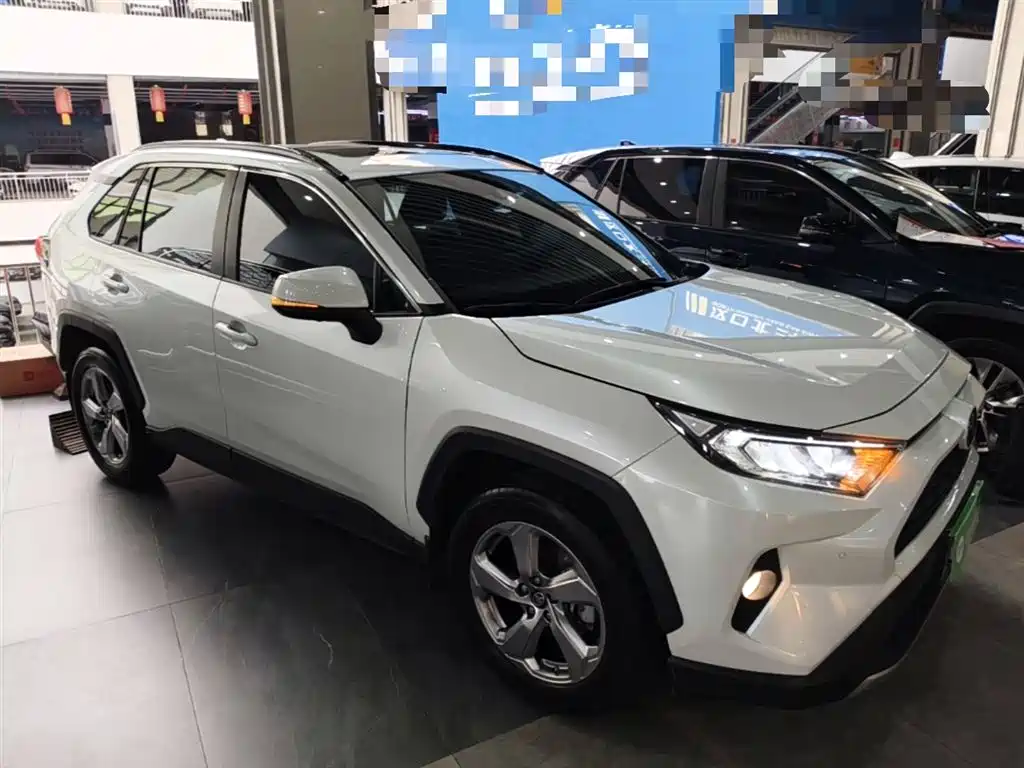 Toyota RAV4 2023 — фото 4