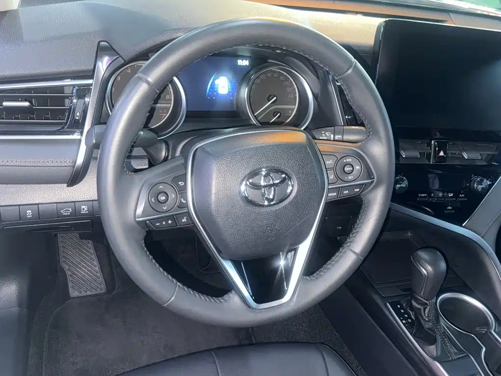 Toyota Camry 2023 — фото 12