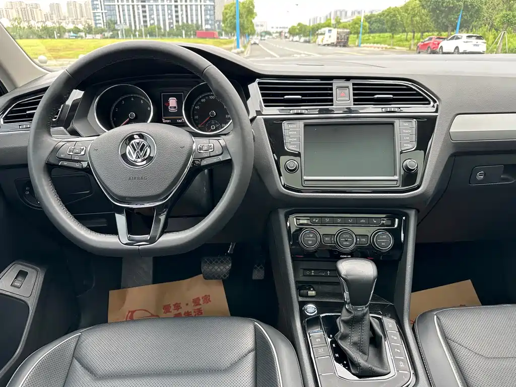 Volkswagen Tiguan L 2018 — фото 16