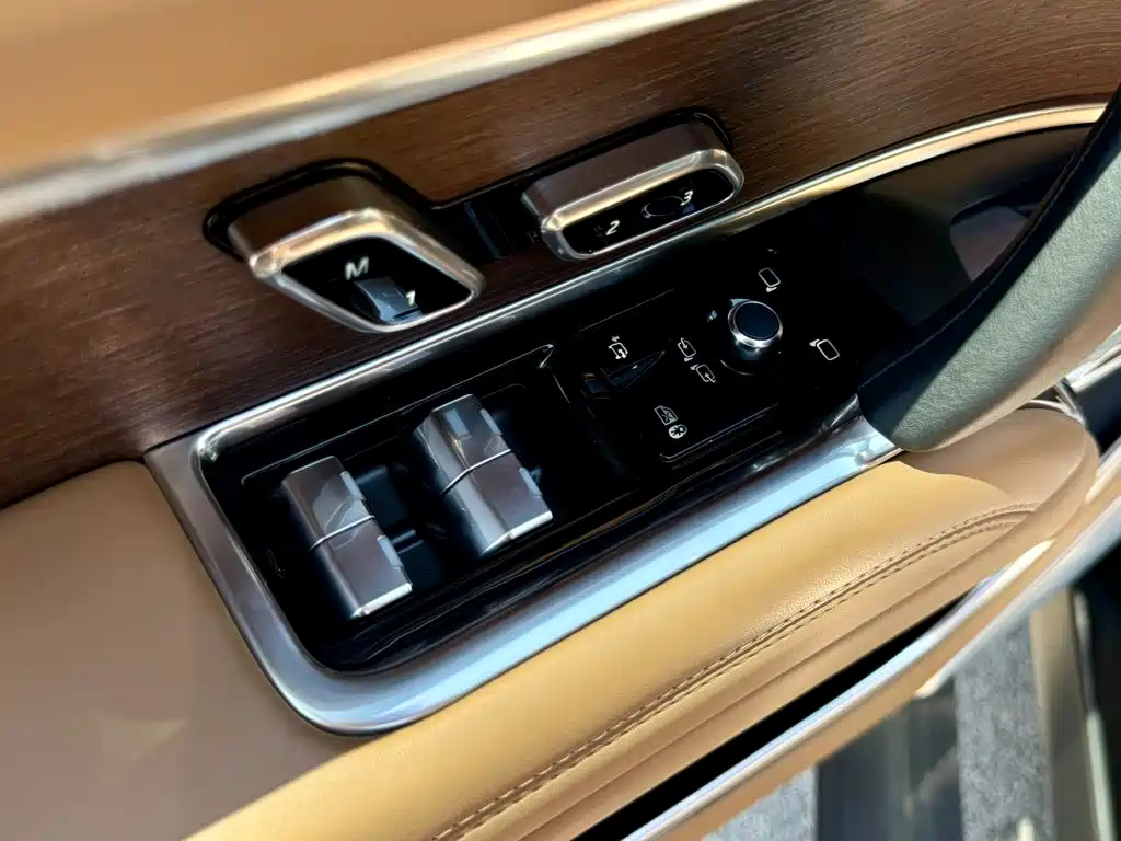Land Rover Range Rover 2025 — фото 11