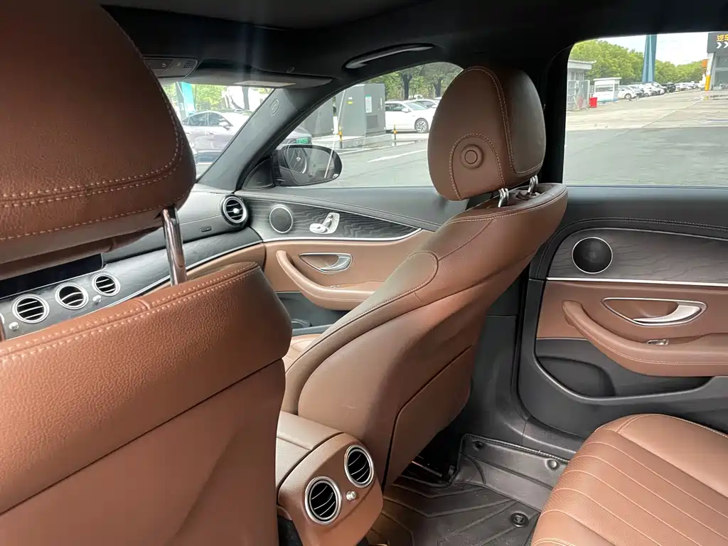 Mercedes-Benz E-Class 2022 — фото 12