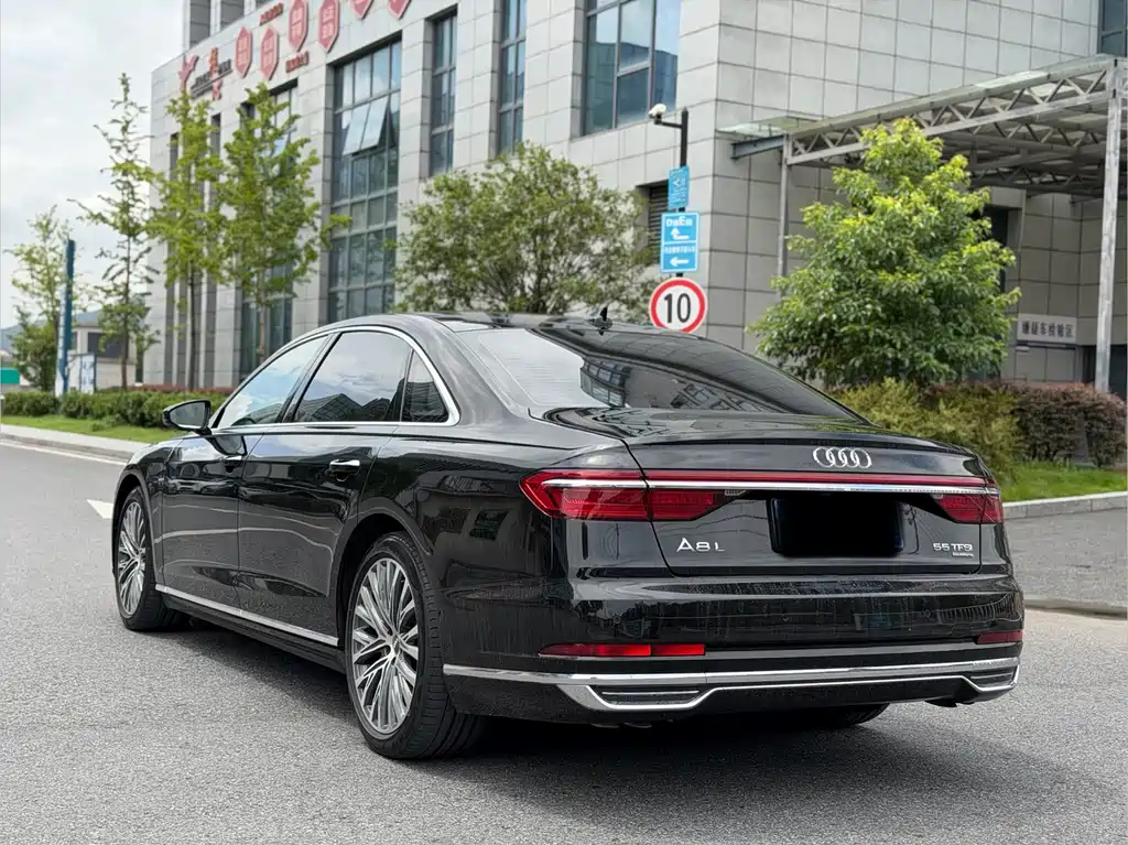 Audi A8 2020 — фото 18