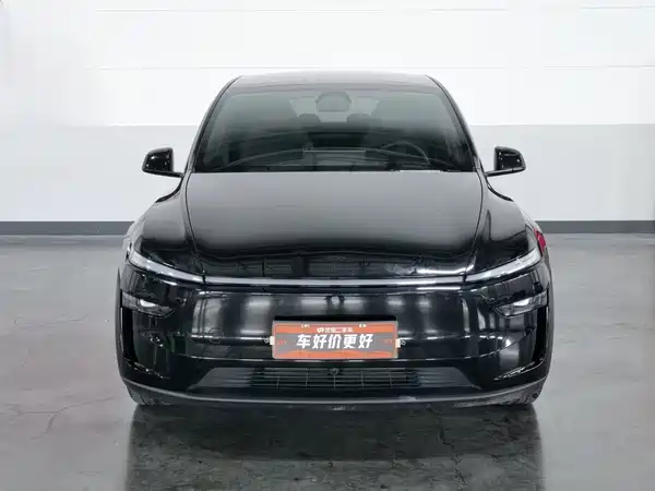 Tesla Model Y L 2025