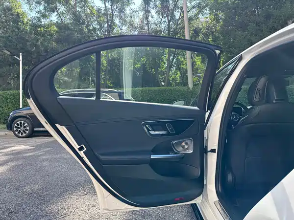 Mercedes-Benz C-Class 2024