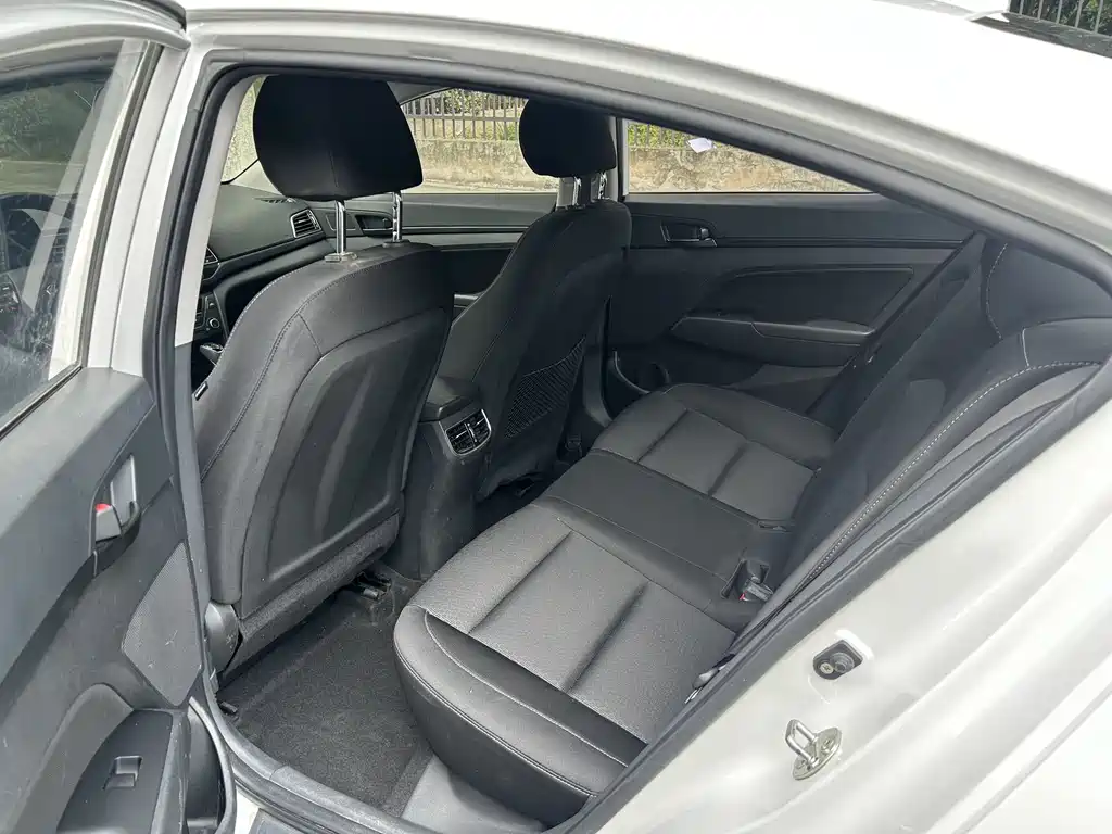 Hyundai Elantra 2019 — фото 11