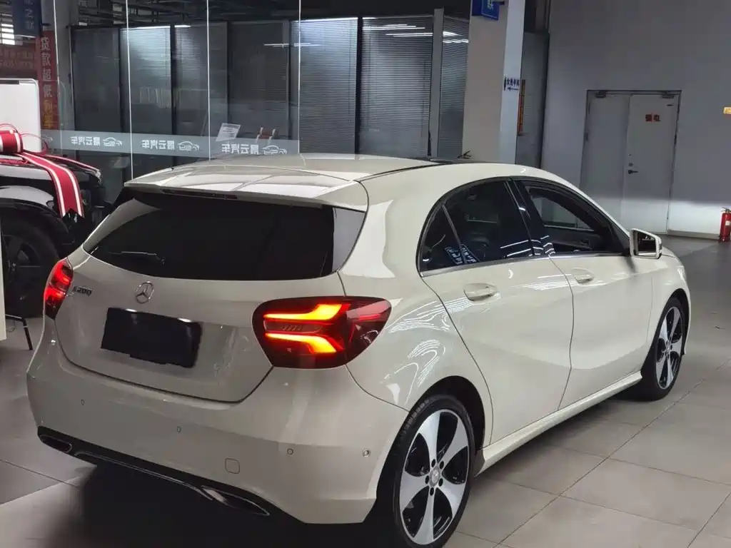 Mercedes-Benz A-Class 2016 — фото 13