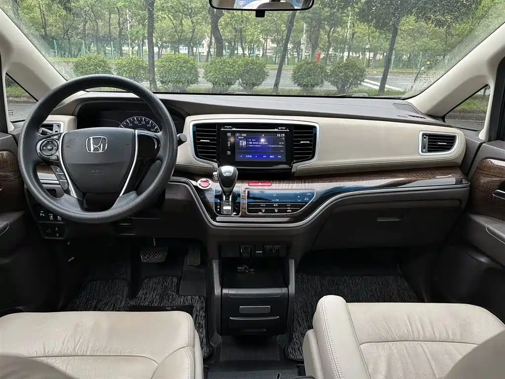 Honda Odyssey 2017 — фото 5