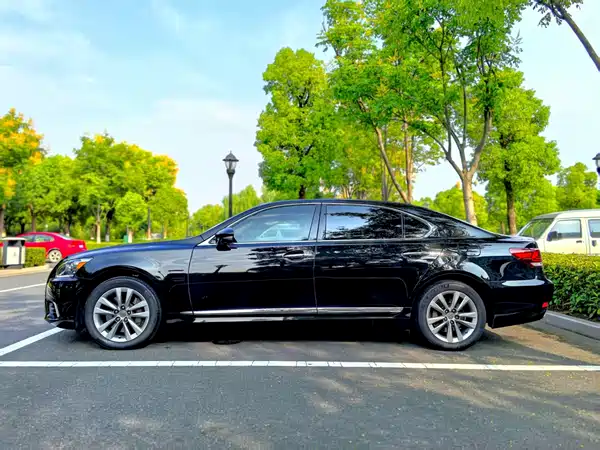 Lexus LS 2013