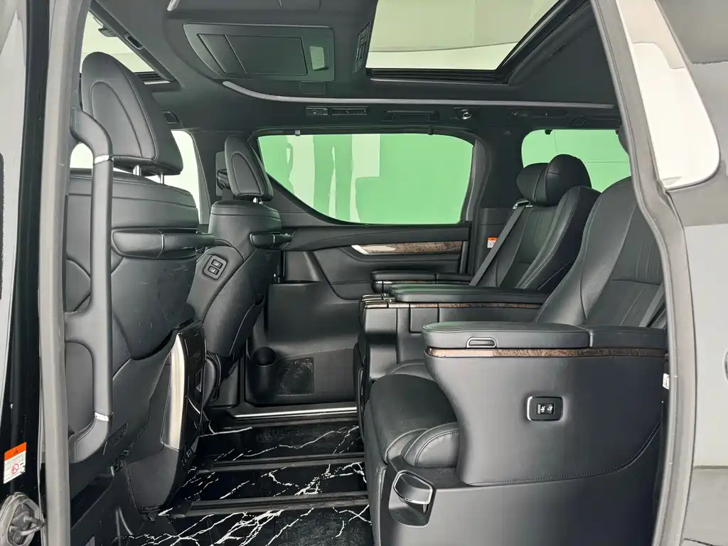 Toyota Vellfire 2023 — фото 12