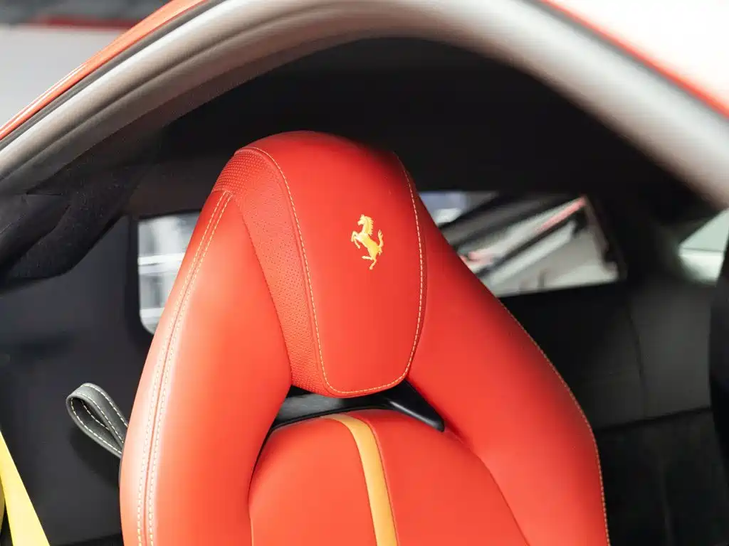 Ferrari F8 2023 — фото 16