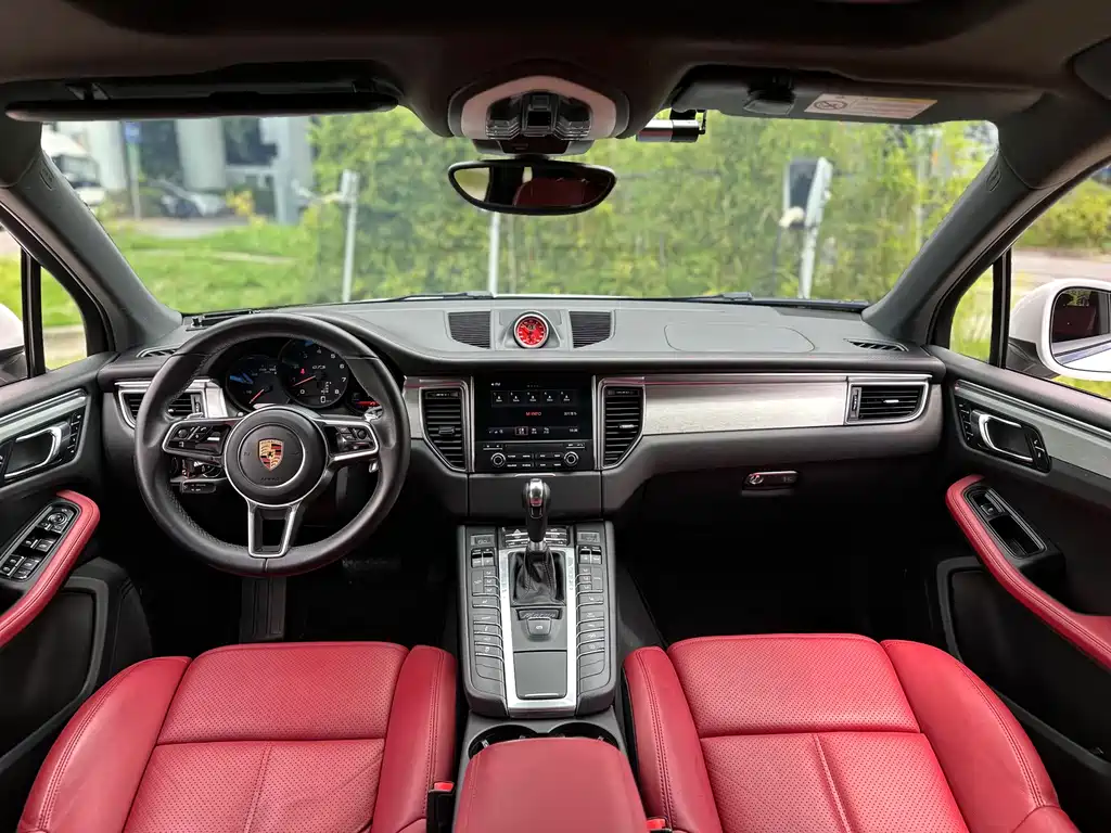 Porsche Macan 2017 — фото 11