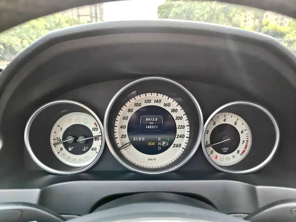 Mercedes-Benz E-Class 2015 — фото 15