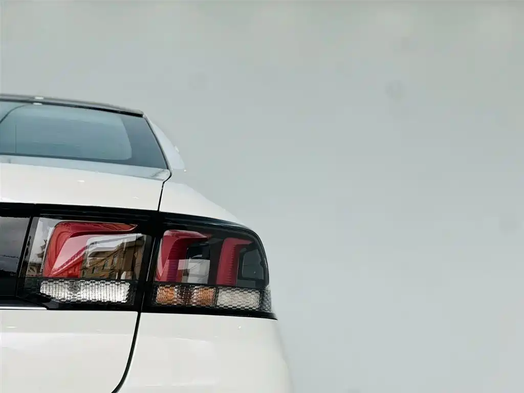 Peugeot 308 2017 — фото 11