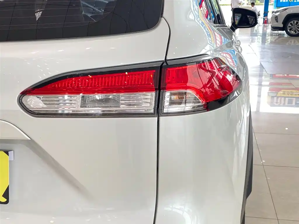 Toyota Corolla Cross 2023 — фото 14