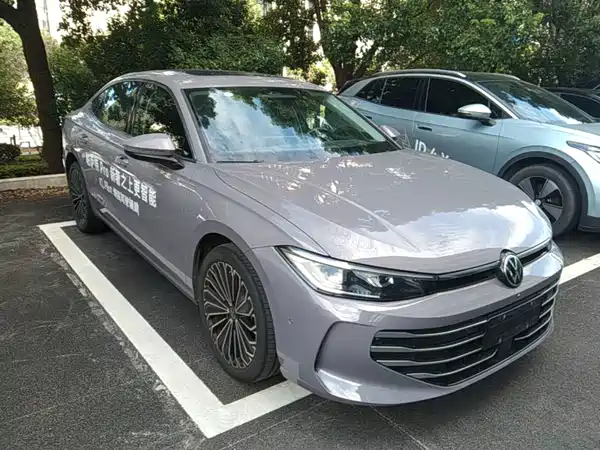 Volkswagen Passat 2025
