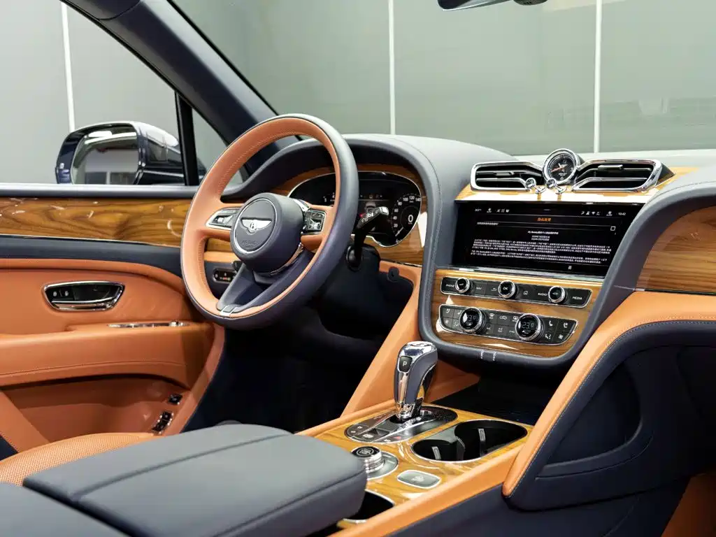 Bentley Bentayga 2025 — фото 17