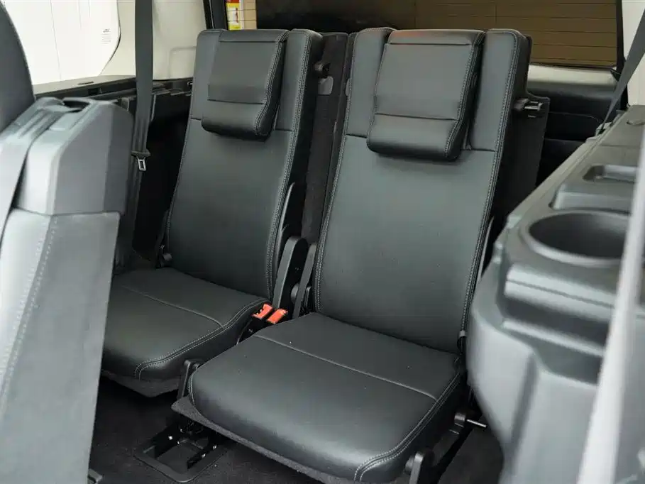 Land Rover Discovery 2014 — фото 12