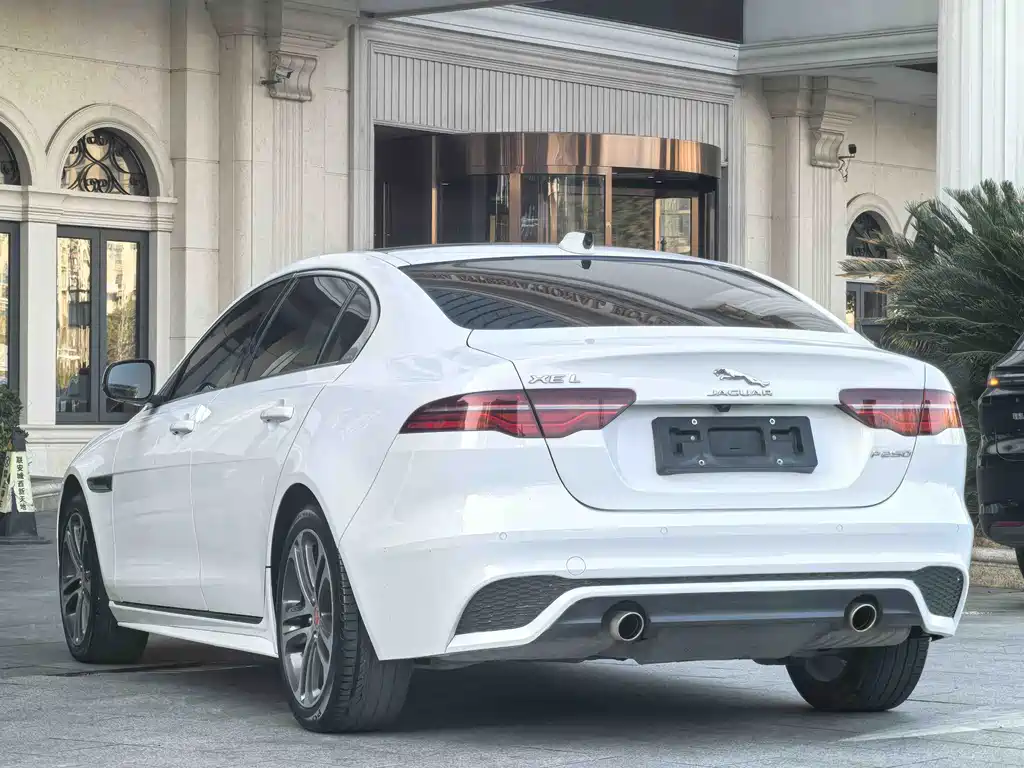 Jaguar XFL 2022 — фото 10
