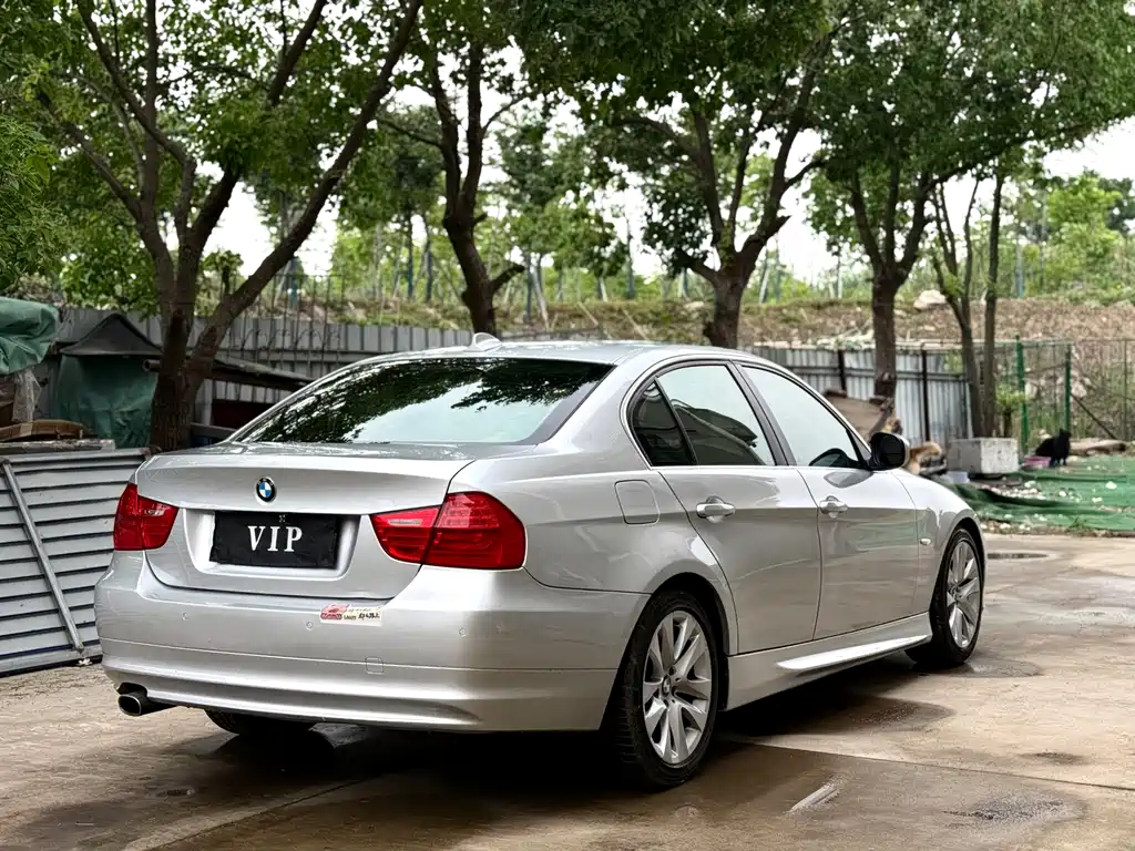 BMW 3 Series 2011 — фото 18