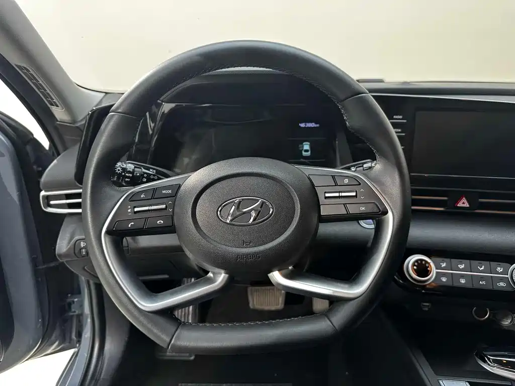 Hyundai Elantra 2023 — фото 14
