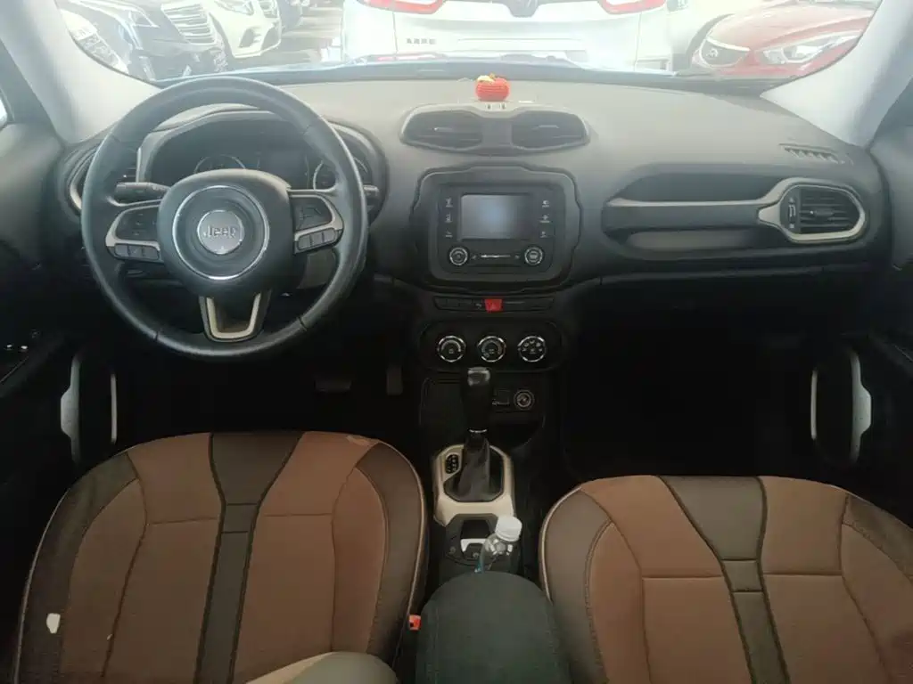 Jeep Renegade 2017 — фото 10