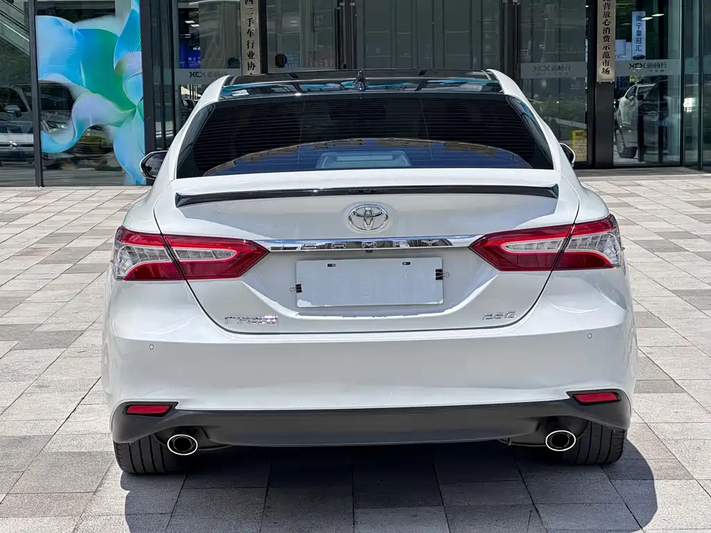 Toyota Camry 2023 — фото 8