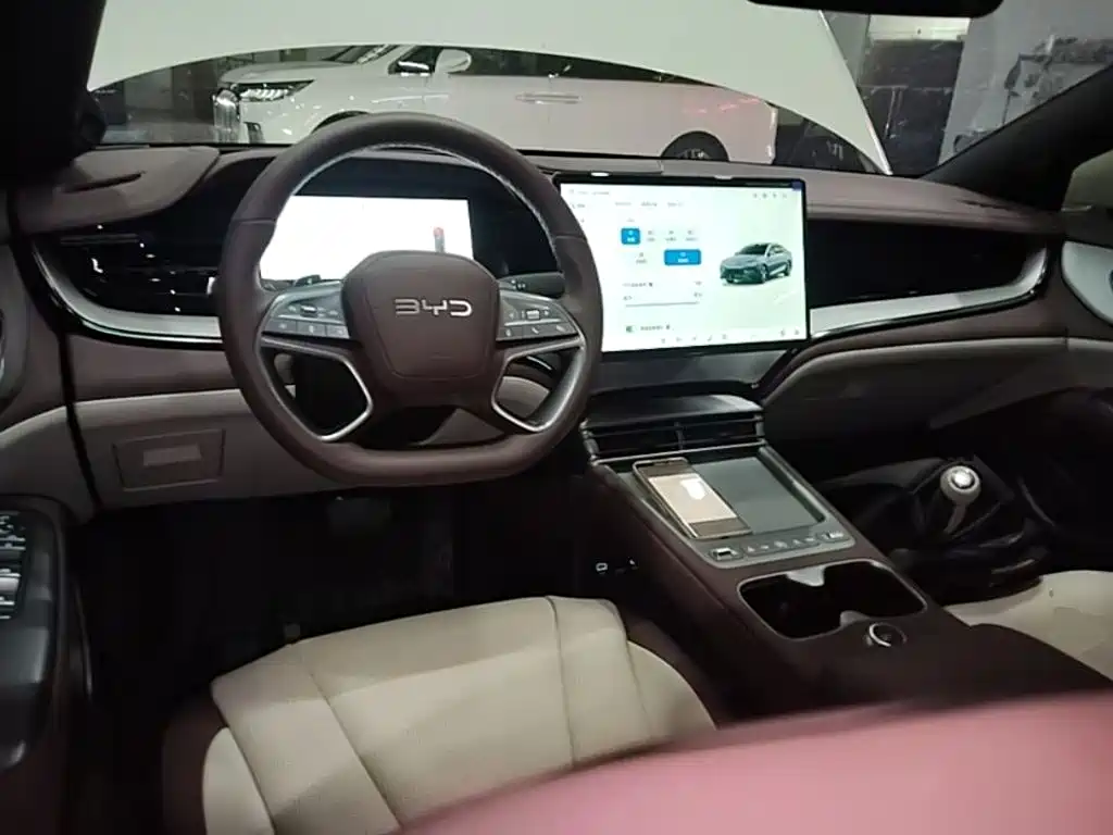 BYD Seal 07 DM-i 2025 — фото 10