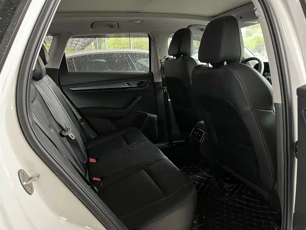 Skoda Karoq 2023 — фото 11