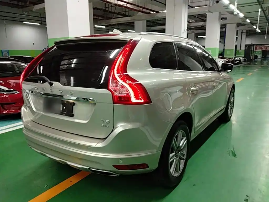 Volvo XC60 2017 — фото 7
