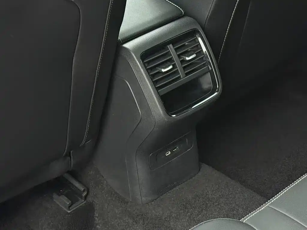 Skoda Octavia 2023 — фото 14