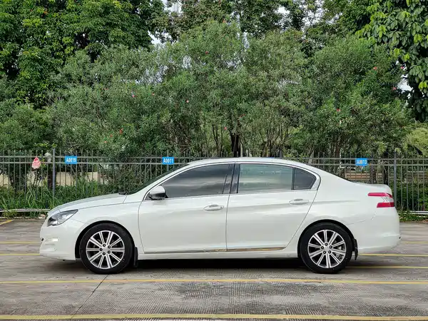 Peugeot 408 2015