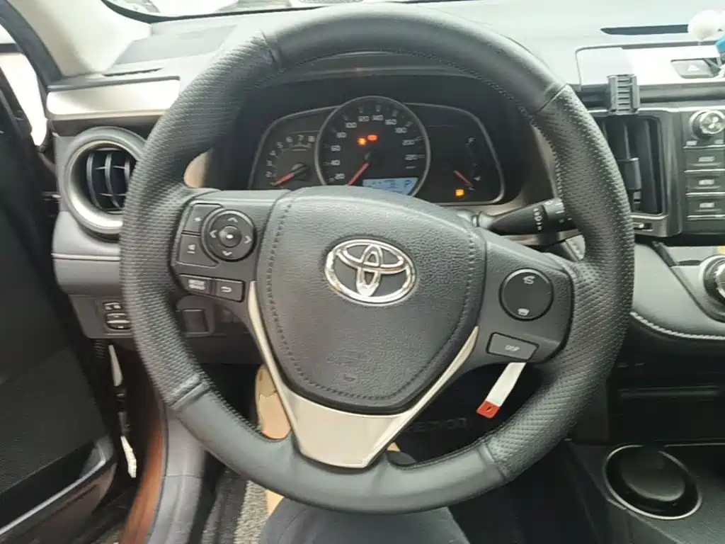 Toyota RAV4 2015 — фото 11