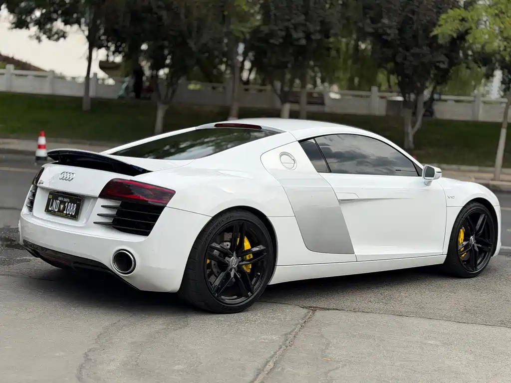 Audi R8 2015 — фото 7