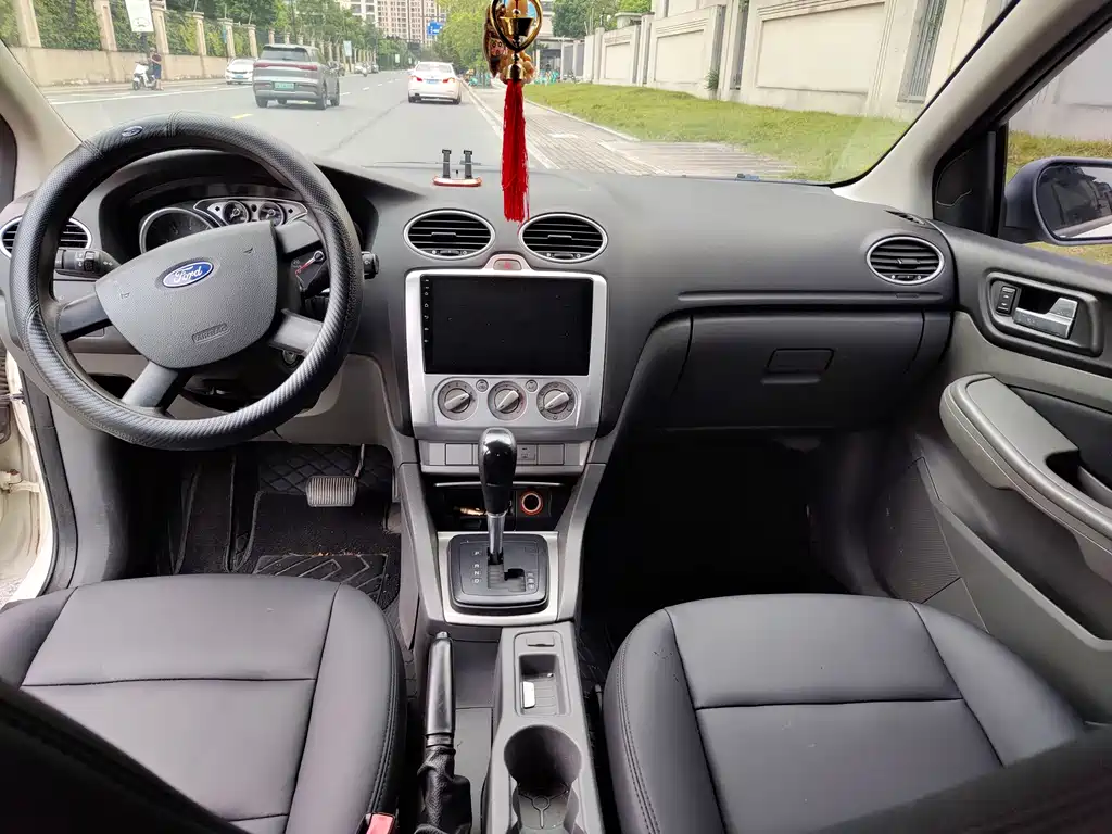 Ford Focus 2013 — фото 13