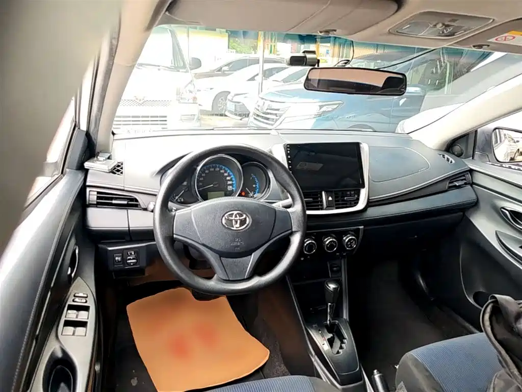 Toyota Yaris L 2019 — фото 10