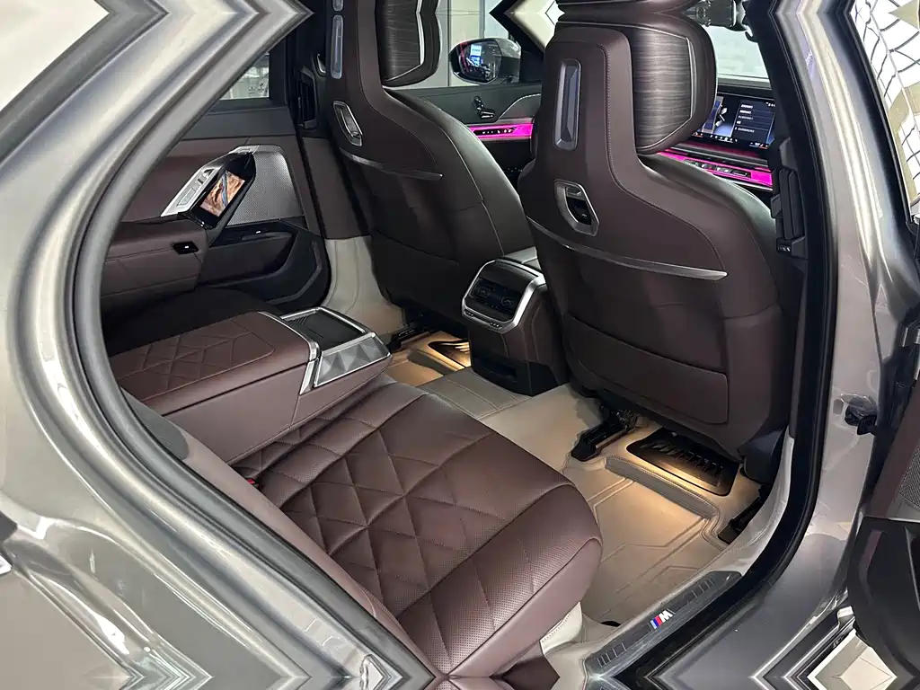 BMW 7 Series 2023 — фото 17